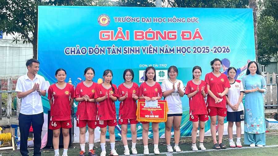 ĐỘI TUYỂN NỮ KHOA NGOẠI NGỮ THI ĐẤU ẤN TƯỢNG TẠI VÒNG CHUNG KẾT GIẢI BÓNG ĐÁ TÂN SINH VIÊN NĂM HỌC 2025- 2026